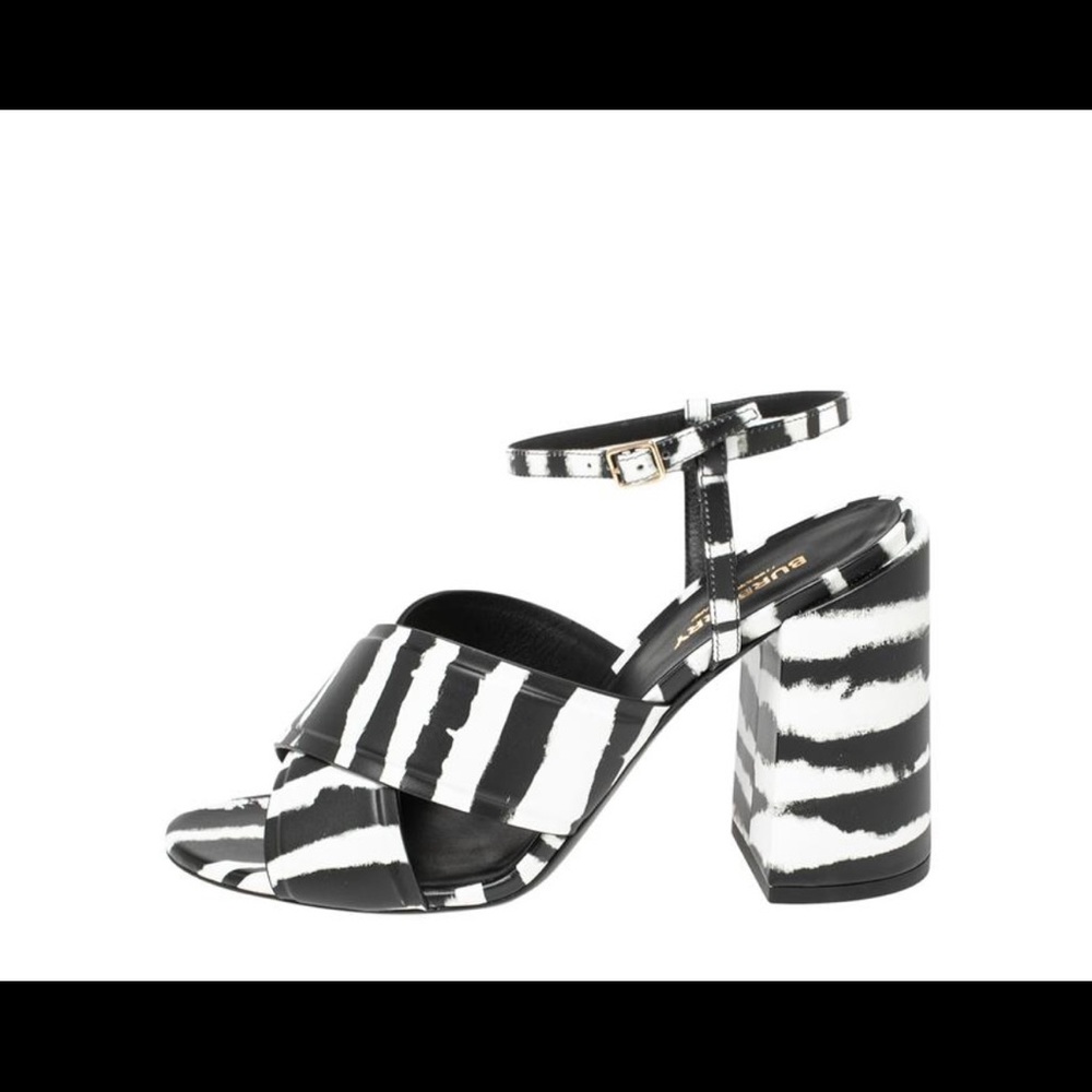💯 Authentic 
Burberry
Black/White Leather Castlebar Ankle Strap Size